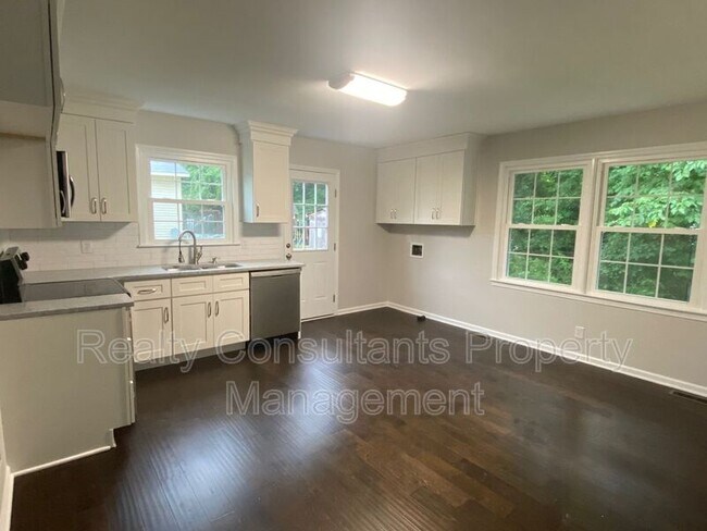 Foto del edificio - 3849 Pembrooke Rd NW