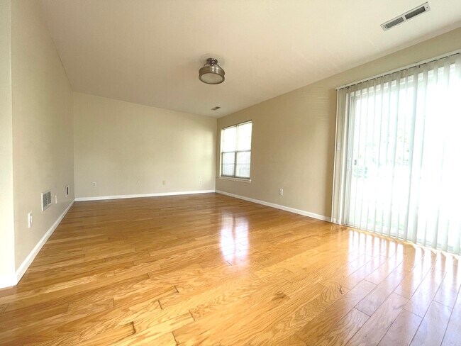 1st floor family room - 247 William Livingston Ct