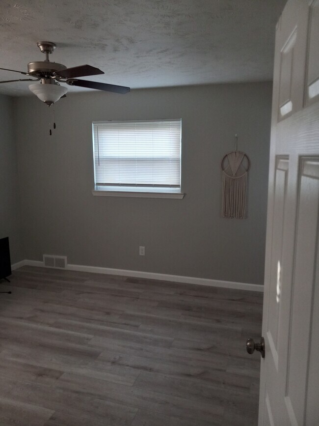 Building Photo - 34332 Rosslyn St