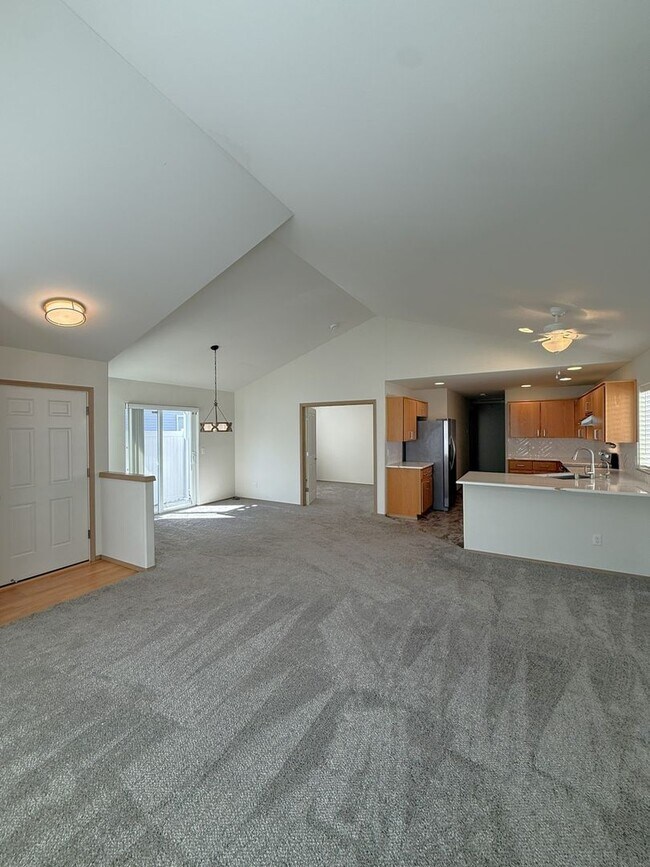 Building Photo - 814 SE Rasmussen Blvd