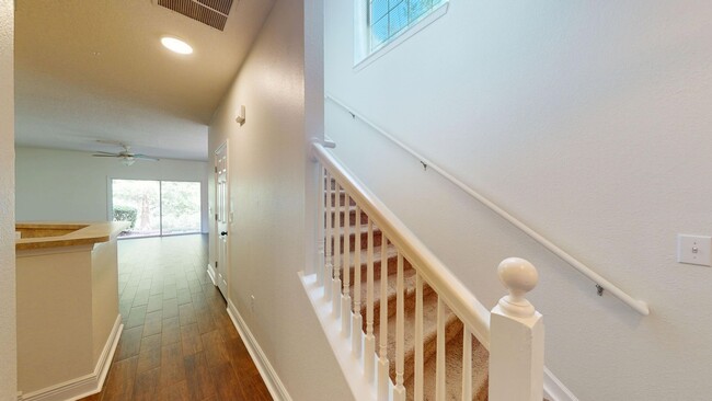 Building Photo - Beautiful 3-Bedroom Townhome in the Cottag...