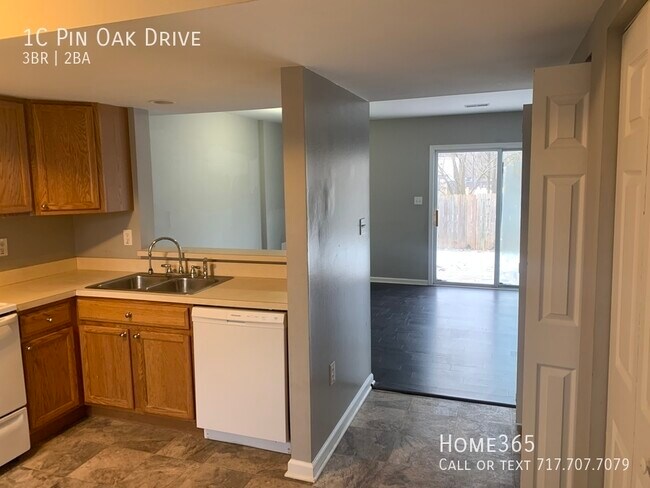 Foto del edificio - 3 Bed 2 Full Bath Townhome home with Garage!