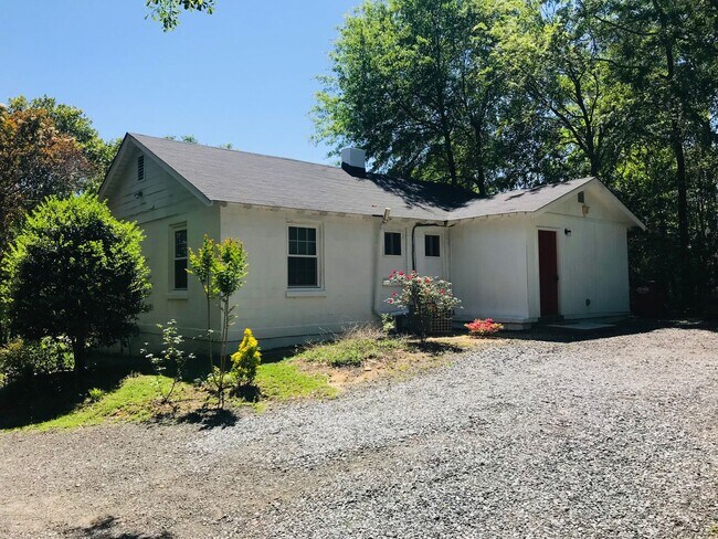 Building Photo - 1319-A Hillridge Dr