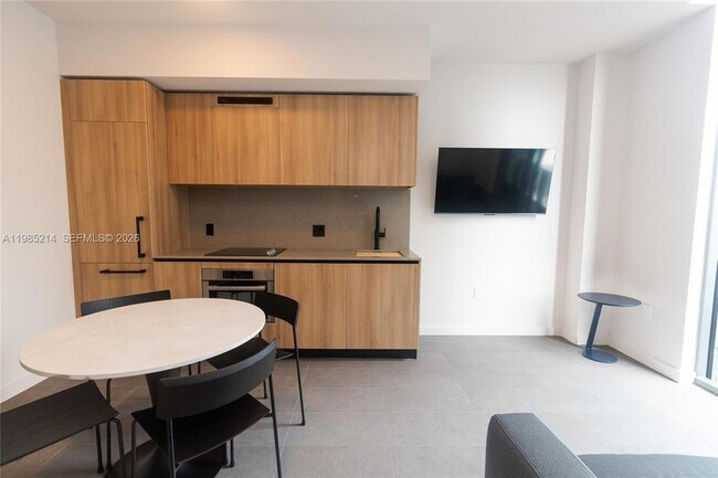 Building Photo - 121 NE 5th St