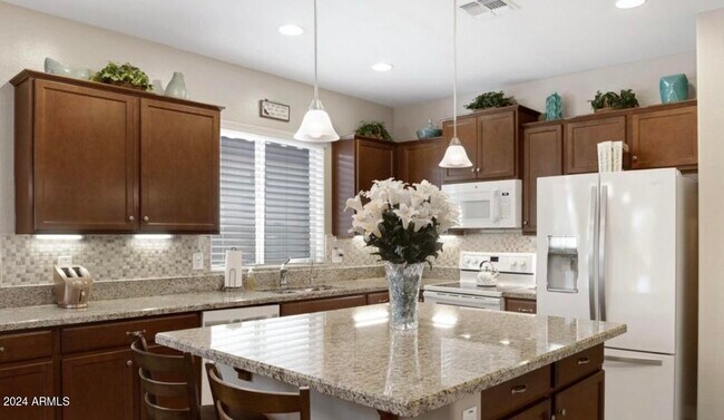 Foto del edificio - 802 E Blossom Rd