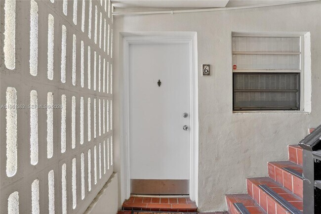 Foto del edificio - 1600 S Le Jeune Rd