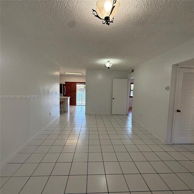 Foto del edificio - 6980 NW 173rd Dr