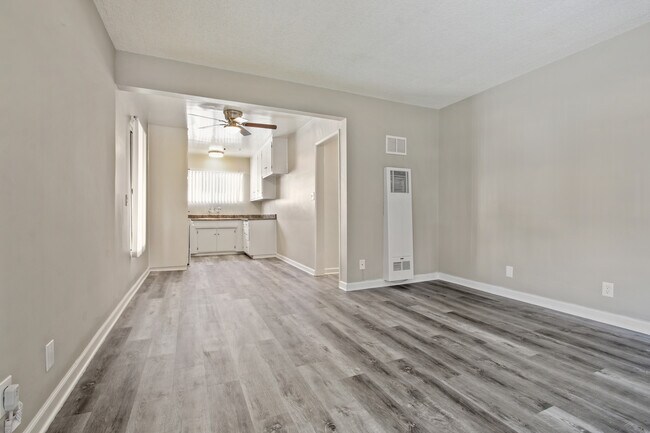 Foto del edificio - 4520 Hazeltine Ave