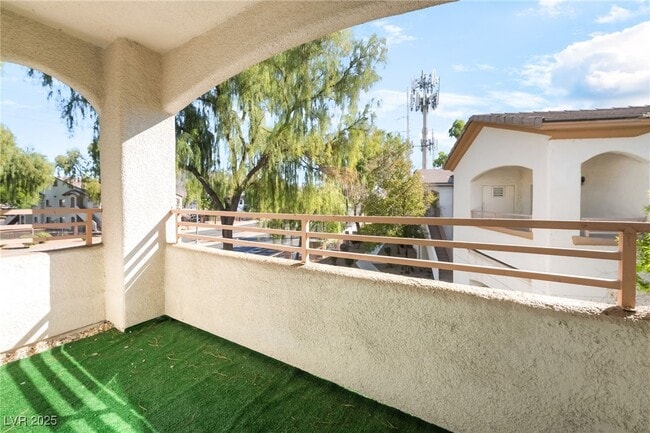Building Photo - 5655 E Sahara Ave