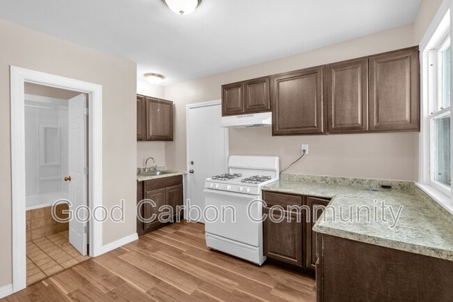 Building Photo - 101 Miller St