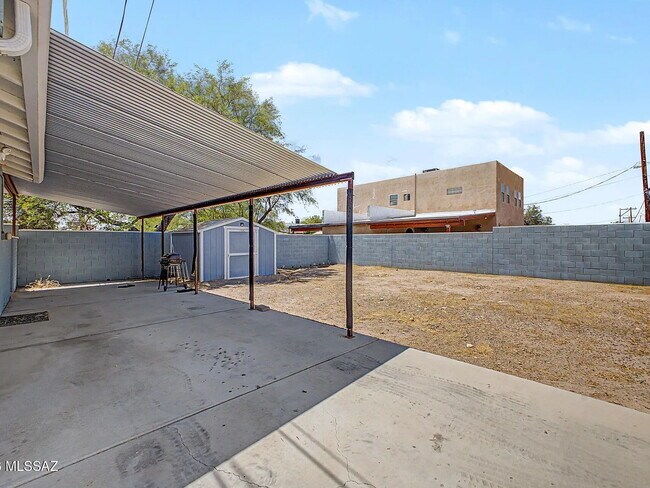 Building Photo - -