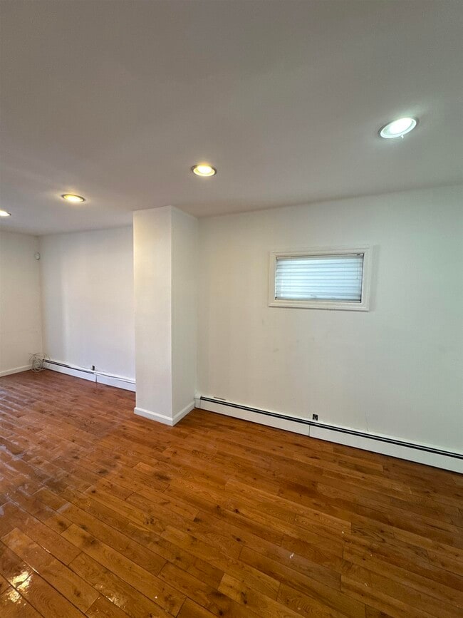 Building Photo - 98 W 27th St