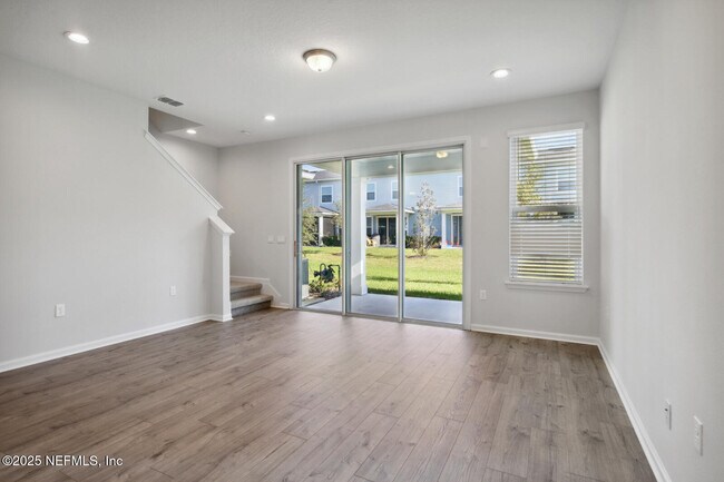 Foto del edificio - 95 Pinebury Ln