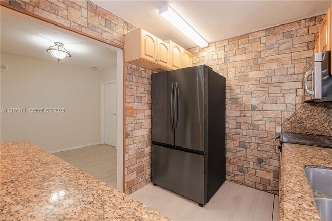 Foto del edificio - 17021 N Bay Rd