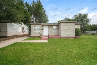 Building Photo - 4033 SW 26th St