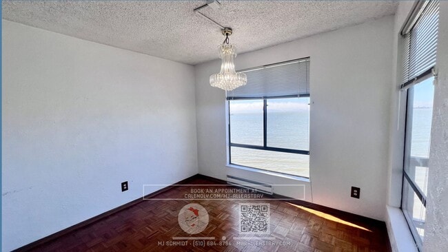 Foto del edificio - Take the helm of this nautical themed 2 be...