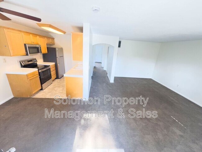 Foto del edificio - 2094 E Grand Ave