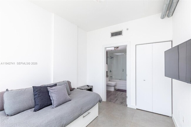 Foto del edificio - 690 SW 1st Ct