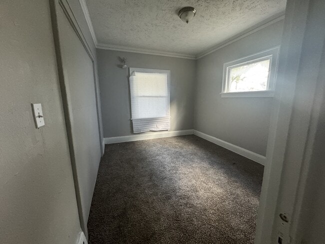 Building Photo - 4056 E 136th St