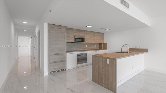 Foto del edificio - 400 Sunny Isles Blvd