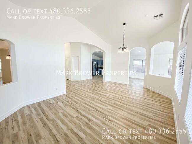Building Photo - 425 E Embassy Dr