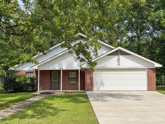 Building Photo - 712 Edgewood Cir
