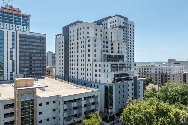 Building Photo - Skyloft Austin