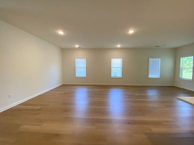 Building Photo - 4 bedroom, 2 bath New Construction (2024) ...