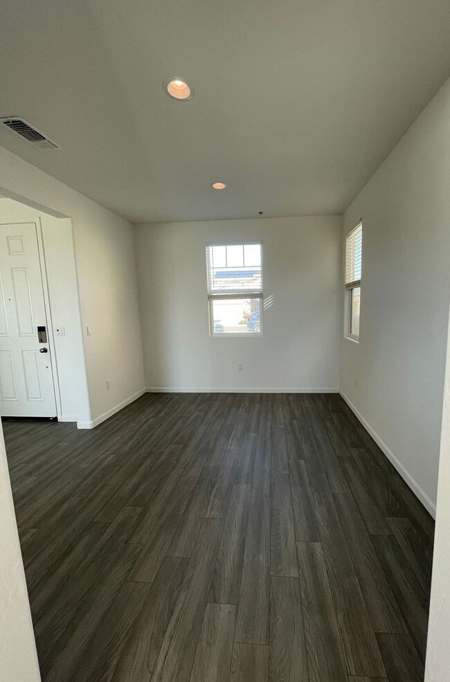 Foto del edificio - 6681 E Cambridge Ave