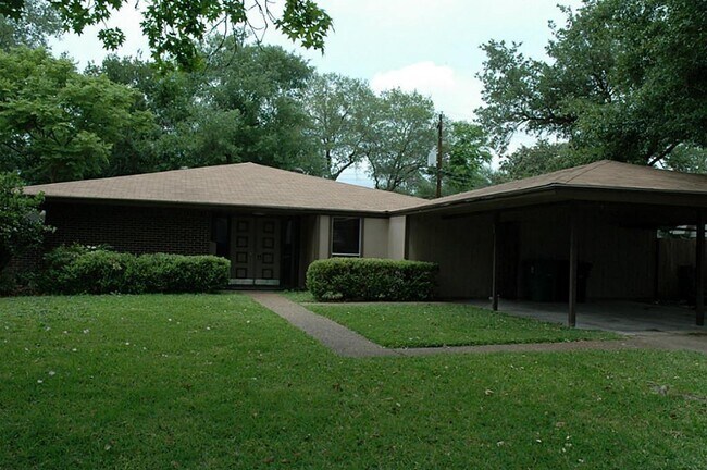 Foto del edificio - 7514 Romney Rd