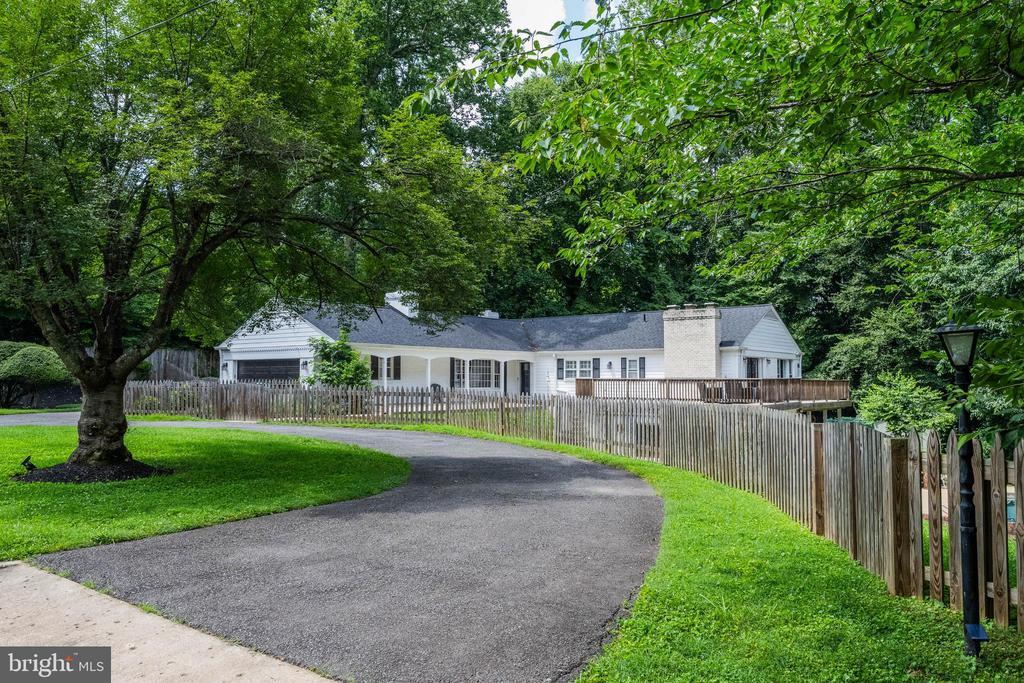 Primary Photo - 7732 Canal Ct
