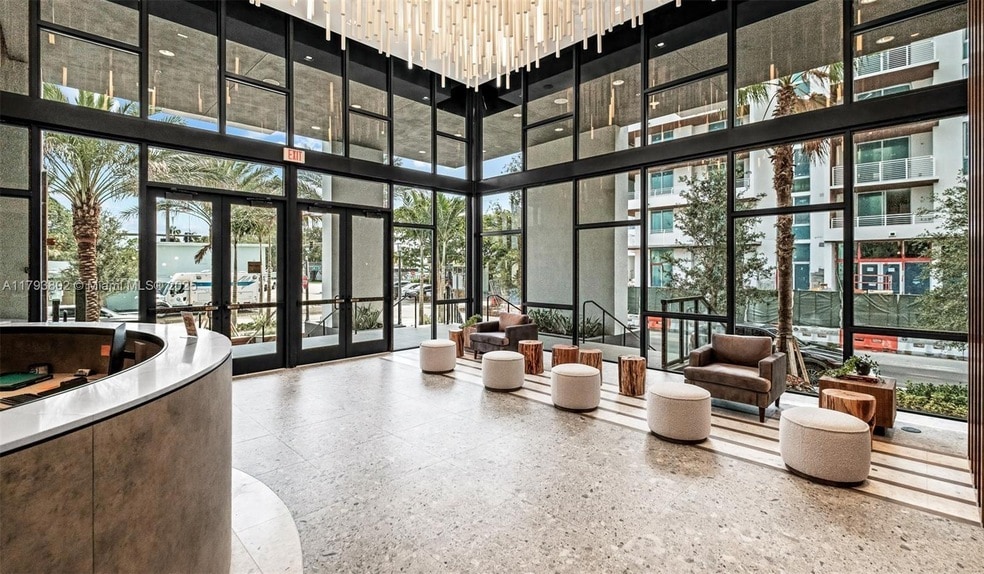 Foto principal - 555 NE 8th St