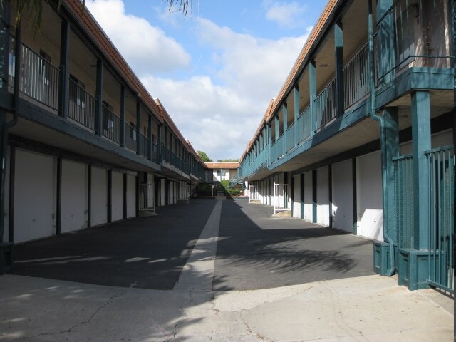 Garages - Camino Pointe Apartments