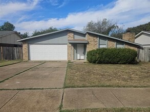 Building Photo - 4708 Woodfield Dr