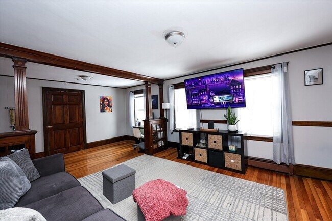 Building Photo - 65 Clifford St