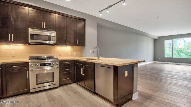 Foto del edificio - 4803 N Woodmere Fairway