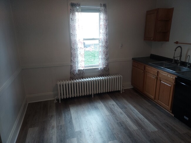 Building Photo - 143 S Spring Ave