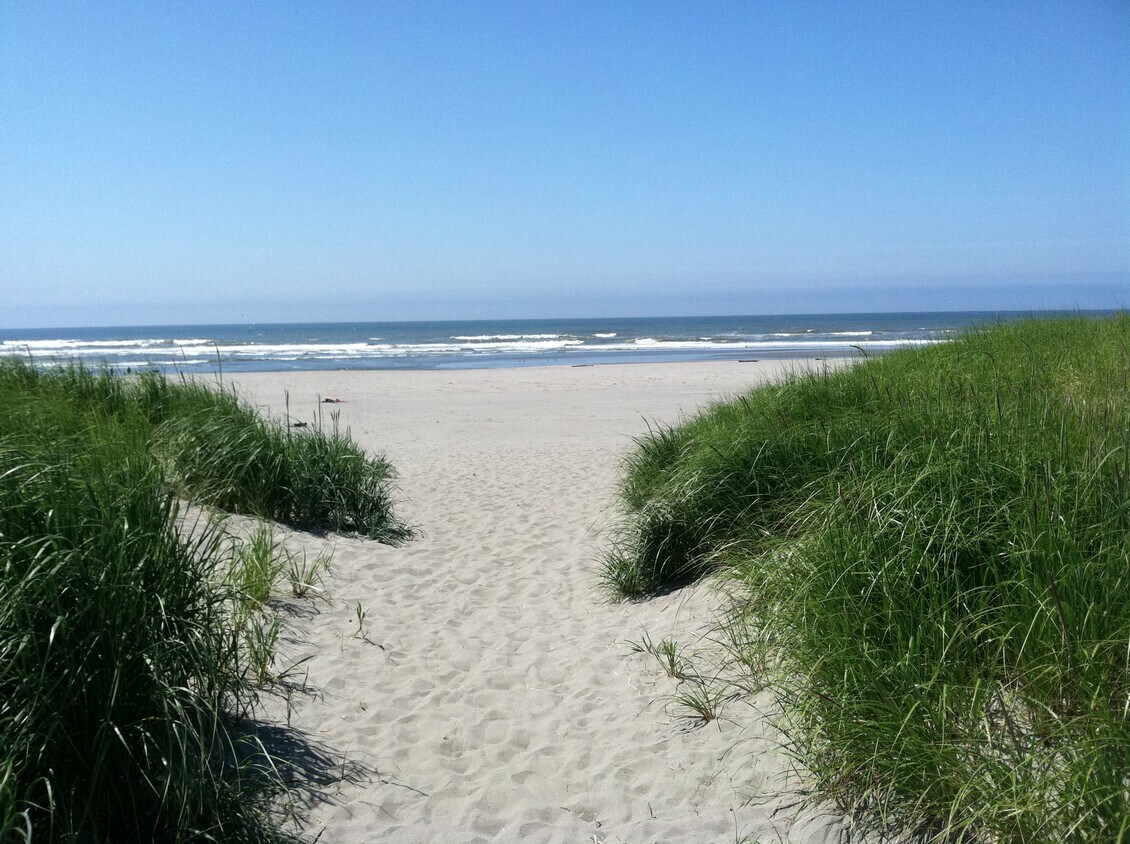 Private beach access - 2080 E Ocean View Ave