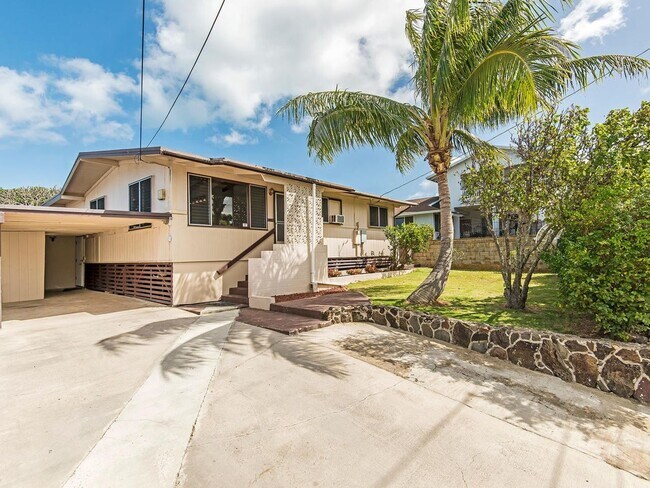 Building Photo - Lovely Home Large Yard in Kailua - Enchant...