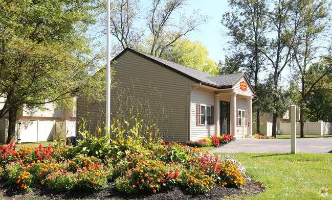 Leasing Office - Greenway Apartments