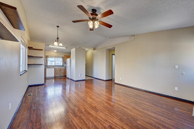 Building Photo - $2,100.00 - 3 bedroom, 2 bathroom, Single ...