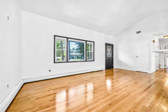 Building Photo - 65 Hampton Ave