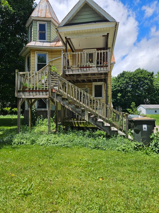 Foto principal - 240 N Bristol St