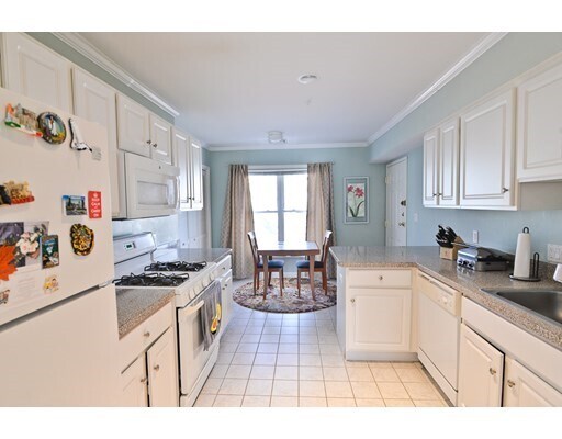 Building Photo - 20 Cameron St