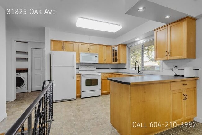 Photo du bâtiment - 5 Bedroom Home w/ 2 Kitchens