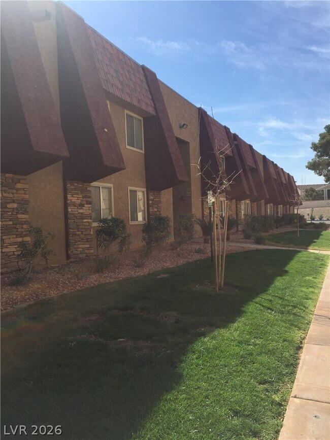 Building Photo - 5499 Indian River Dr