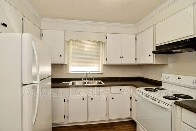 Building Photo - 146 Nathaniel Howard Rd