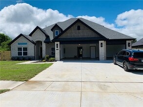 Building Photo - 1720 Ella Pl