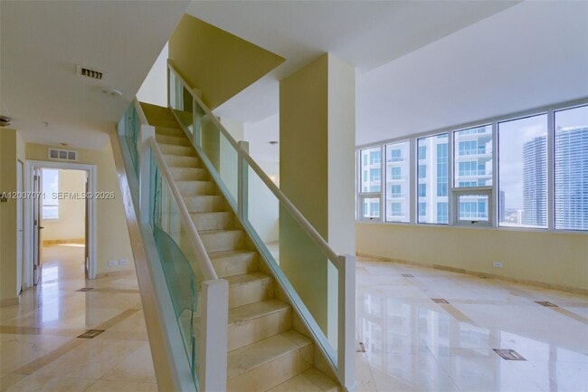 Building Photo - 888 Brickell Key Dr