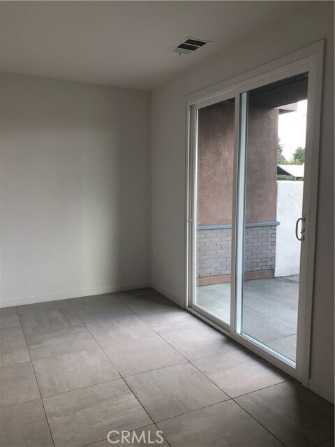 Foto del edificio - 11395 Meeker Ave